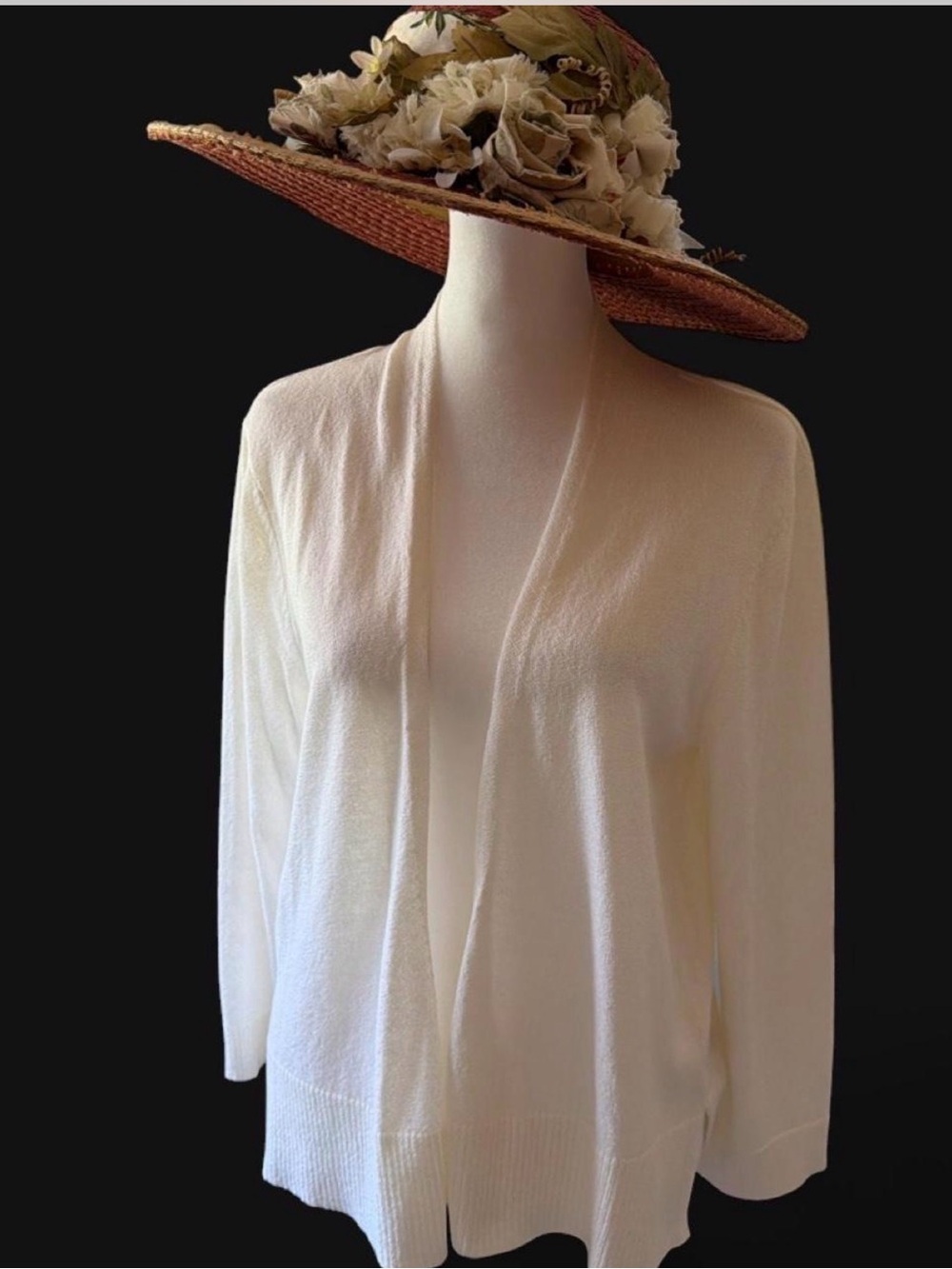 Women’s lightweight  Ivory cardigan by Cable & Gauge. Size Large.